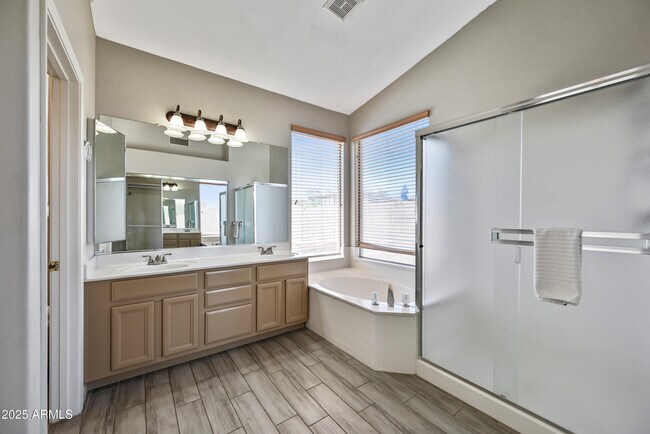 Building Photo - 6937 E Paradise Ln