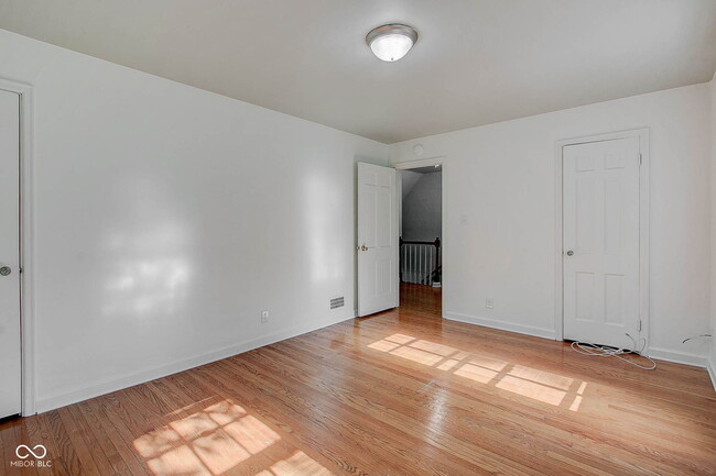 Building Photo - 5043 Boulevard Pl