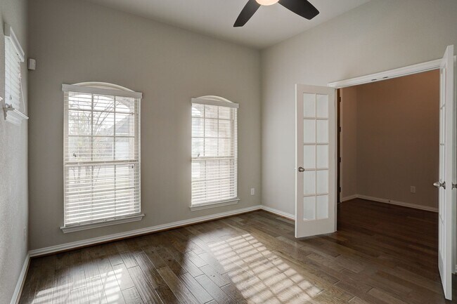 Building Photo - Warm & Inviting 4 Bedroom, 2 Bath House for Rent