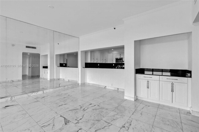 Building Photo - 151 Crandon Blvd