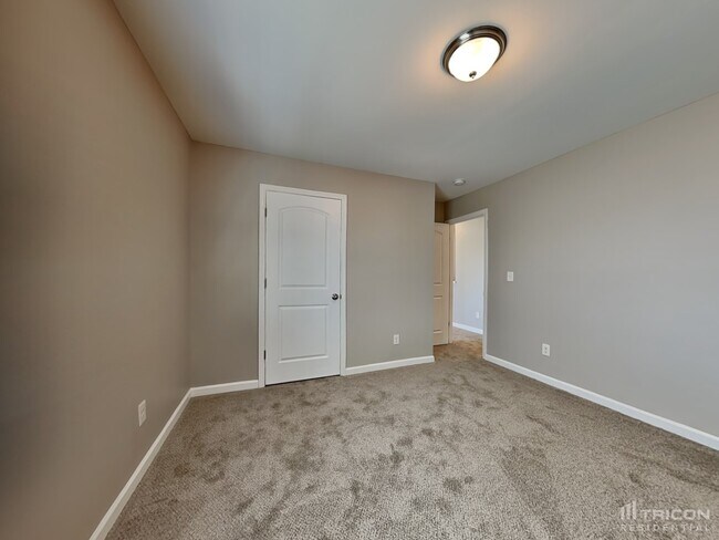 Building Photo - 307 Heritage Club Cir