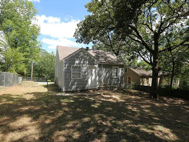 Building Photo - 314 N Summit St