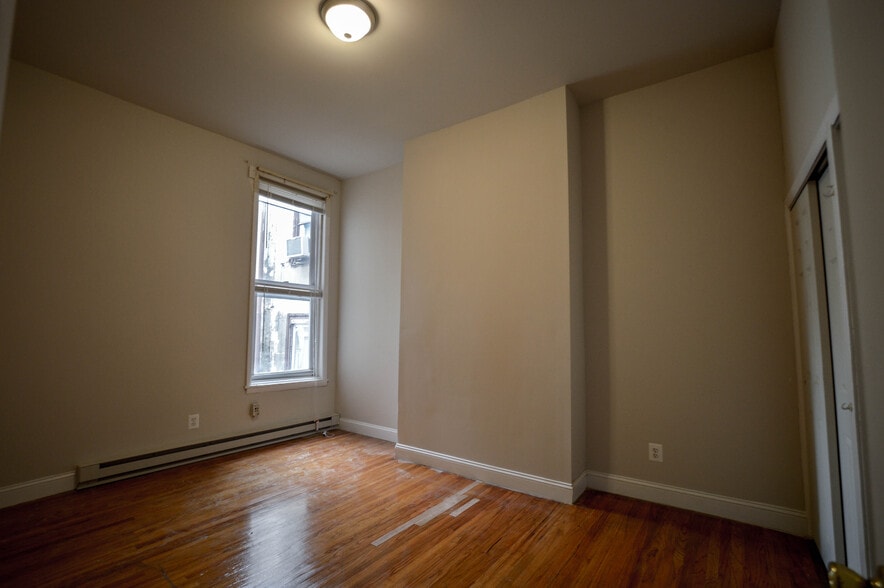 Building Photo - 3909 Pine St