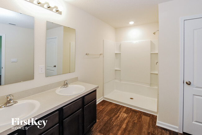 Building Photo - 325 Jarama Cir