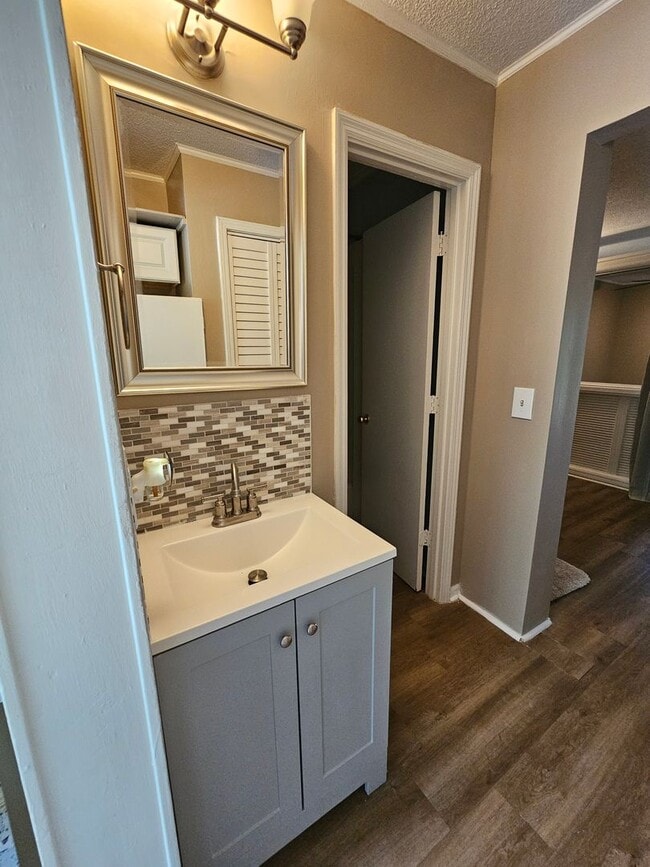 Building Photo - Eagle Lake & Golf Community - Long Term Rental