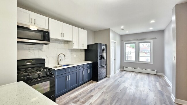 Building Photo - 4045 N Moody Ave