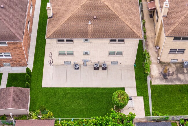 Building Photo - 8440 W Windsor Ave