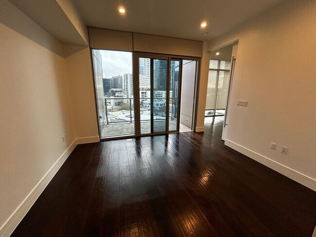Building Photo - Charming 1BR 1BA Apartment w/ Pool & Gym in Downtown Austin