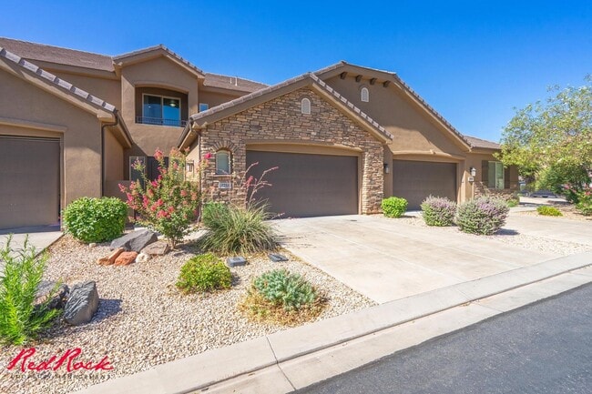 Building Photo - Pet Friendly 4 Bedroom Home! Internet Incl...