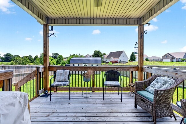 Building Photo - 1305 Apple Blossom Rd