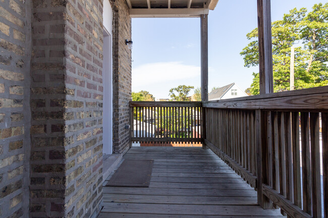 Building Photo - 2850 W Barry Ave