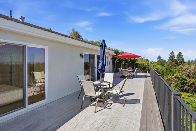 Building Photo - 531 Upland Rd