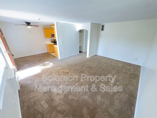 Building Photo - 2094 E Grand Ave