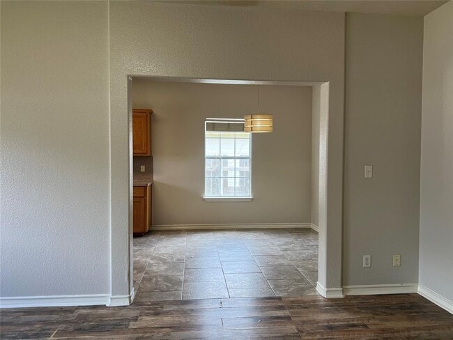 Building Photo - 303 Lydia Ln