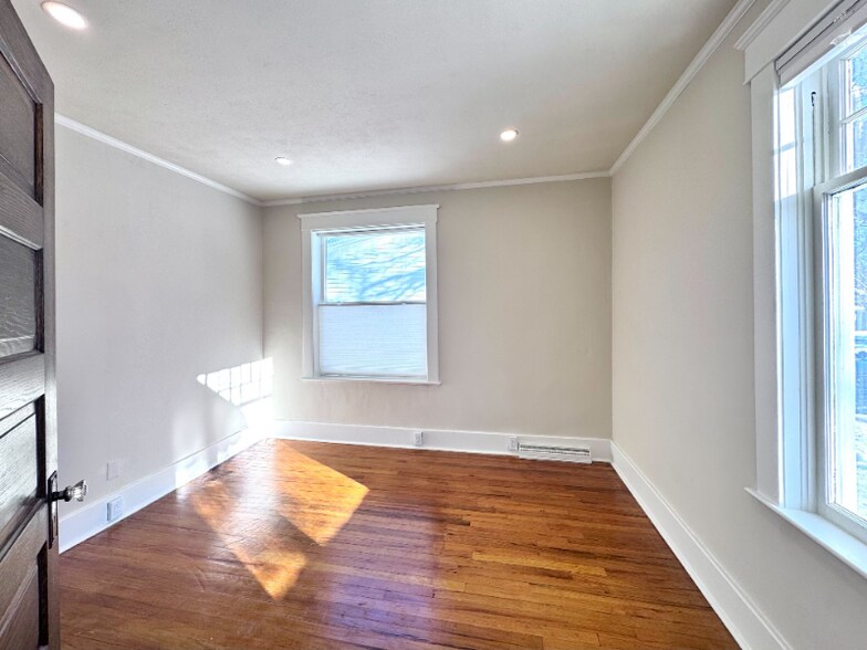 Building Photo - 7 E Curtiss St