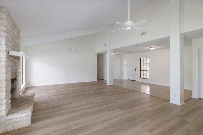 Building Photo - 611 Lido St