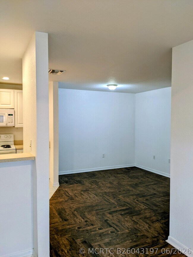 Building Photo - 1804 Blue Heron Ln
