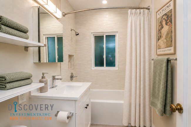 Building Photo - Charming Bungalow in the Montclair Hills