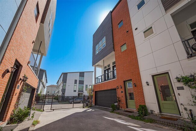 Building Photo - 9644 Riddlewood Ln
