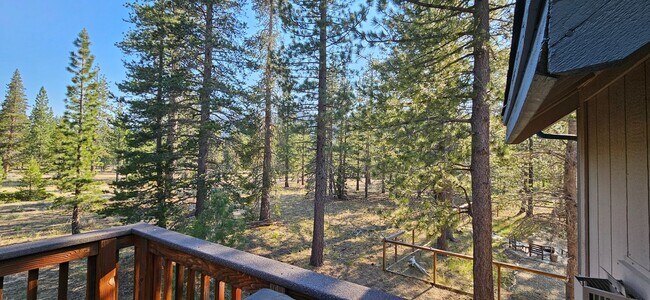Building Photo - Large furnished mountain home walking distance to the river --- Available October 1