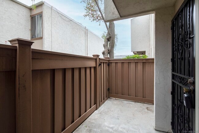Building Photo - 3549 Castle Glen Dr