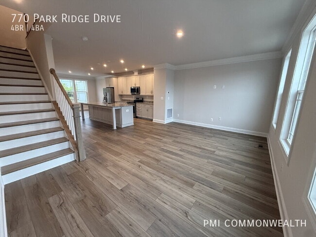 Building Photo - 770 Park Ridge Dr