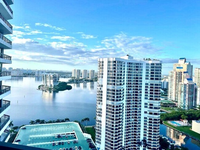 Building Photo - 3500 Mystic Pointe Dr