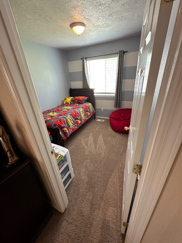 Building Photo - 270 E 15th N St