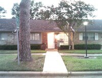 Building Photo - 1102 W Tri Oaks Ln