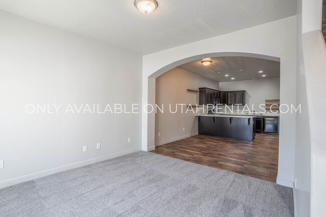 Building Photo - 662 E 355 N