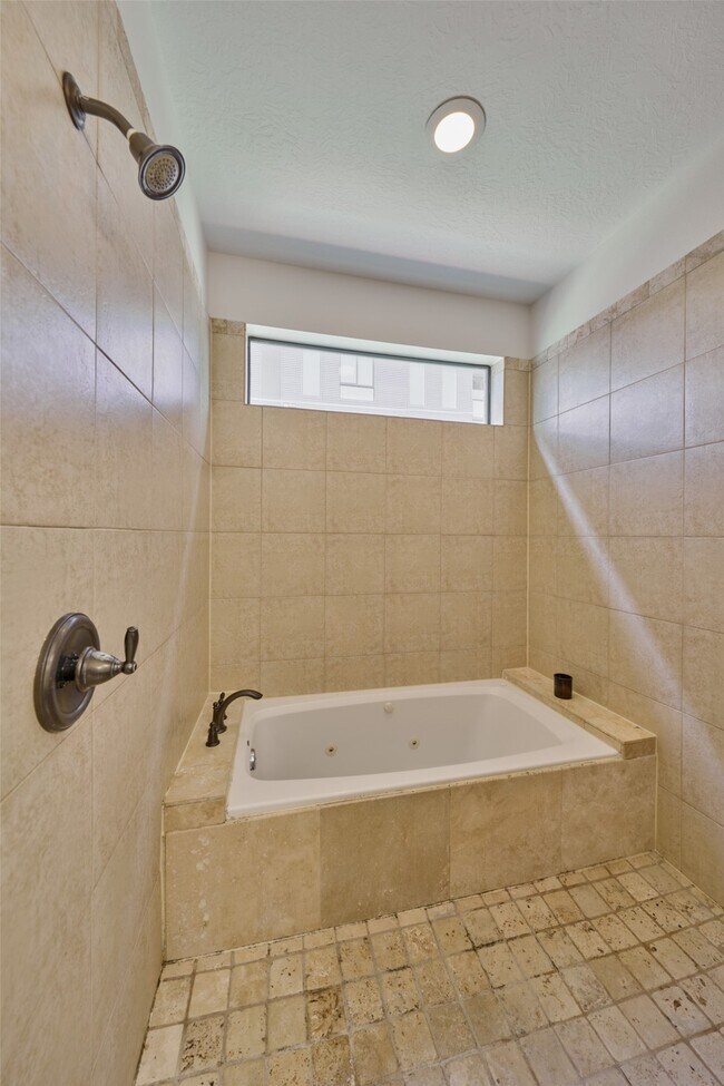 Building Photo - 2422 Navigation Blvd