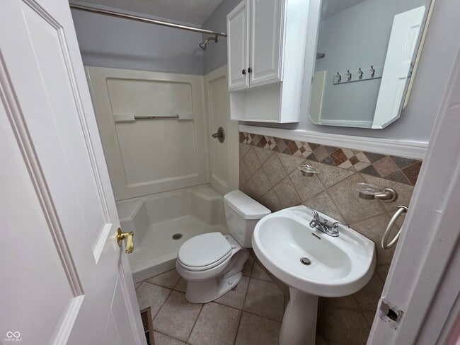 Building Photo - 1936 Heather Ct