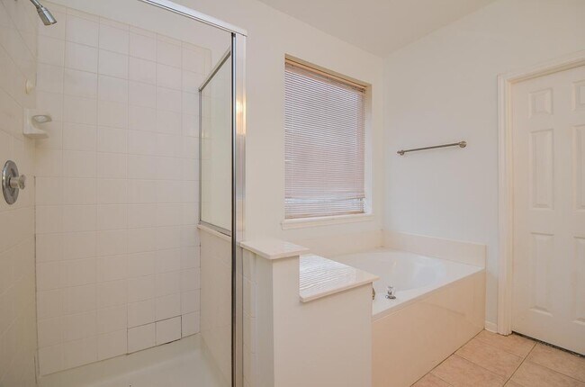 Building Photo - 139 Skycrest Dr