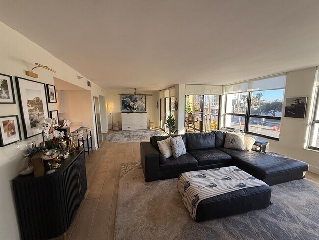 Building Photo - 11 Sunset Dr