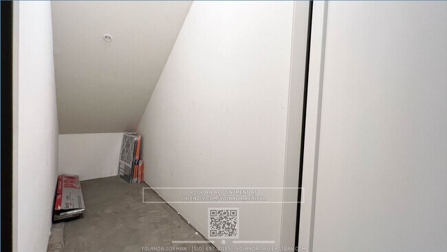 Building Photo - Modern Style and Sophistication, 2 En-Suite BR, 2.5 BA Townhouse with EV charging