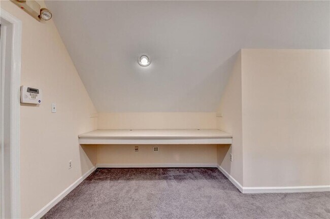 Building Photo - 4597 Briarcliff Rd NE