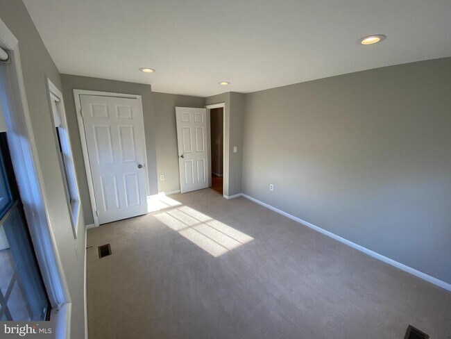 Building Photo - 9400 Candleberry Ct