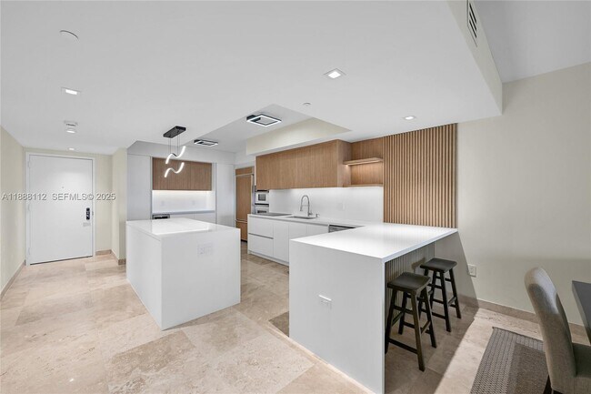 Building Photo - 1800 S Ocean Dr