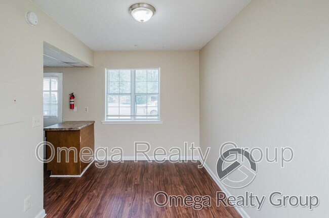 Building Photo - 600 S Broadway Ave