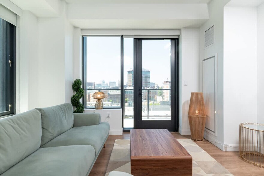 Building Photo - 151 North First Street-SI ID1252113P