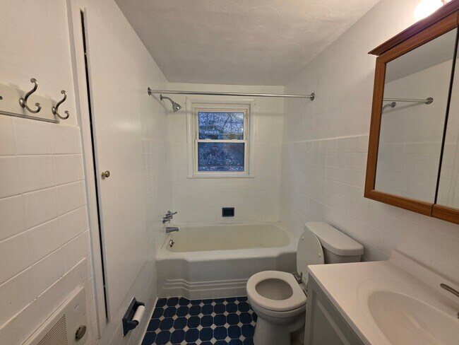 Building Photo - 4 Bedroom House for Rent in Shaler Schools !