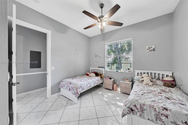 Building Photo - 8908 NW 40th St