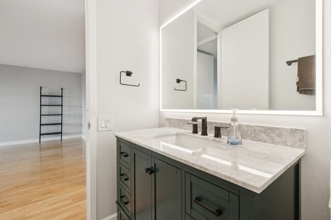 Building Photo - 535 N Michigan Ave