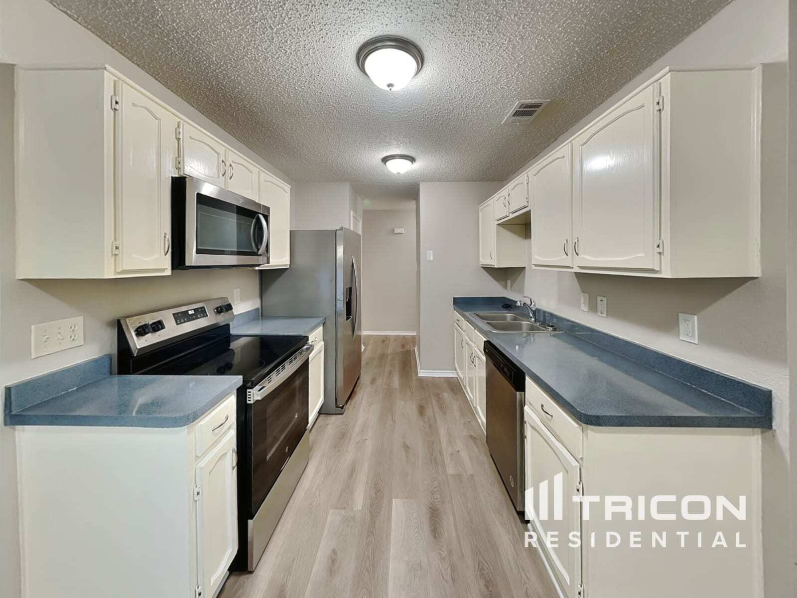 Building Photo - 2417 Highmont Dr