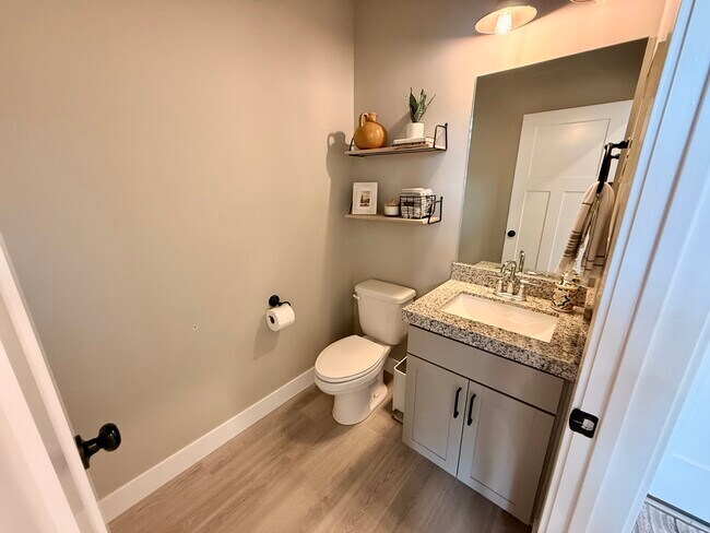 Building Photo - 9655 N Aaron Ave