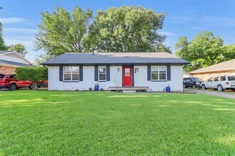 Building Photo - 623 Greenleaf Dr