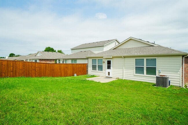 Building Photo - 8920 King Ranch Dr