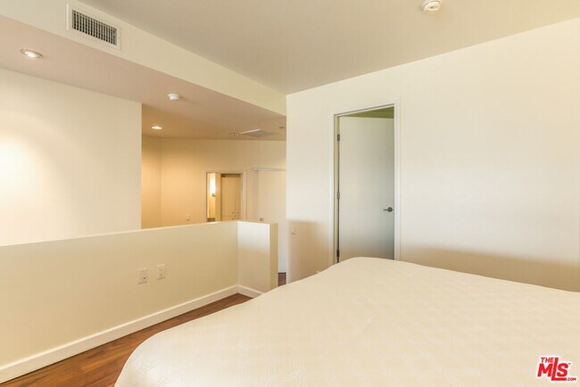 Building Photo - 1100 Wilshire Blvd