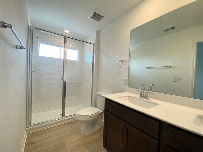 Building Photo - 432 Brody Ln