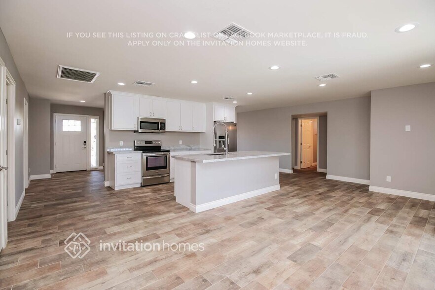 Building Photo - 1335 E Hermosa Dr